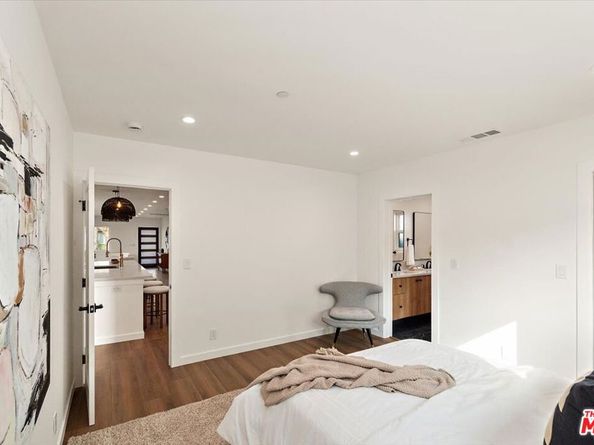 2700 S Palm Grove Avenue, Los Angeles CA 90016