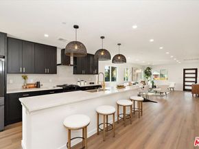 2700 S Palm Grove Avenue, Los Angeles CA 90016