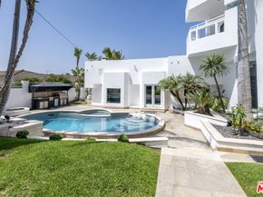 6710 S Garth Avenue, Los Angeles CA 90056