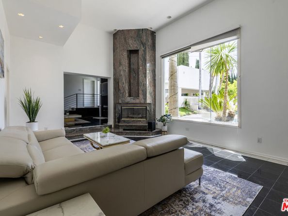 6710 S Garth Avenue, Los Angeles CA 90056