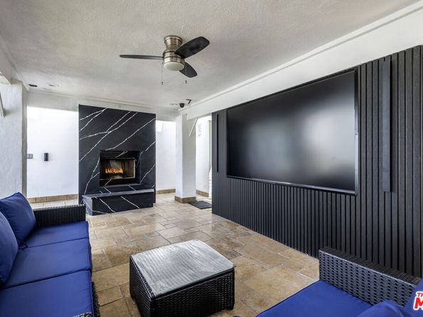 6710 S Garth Avenue, Los Angeles CA 90056