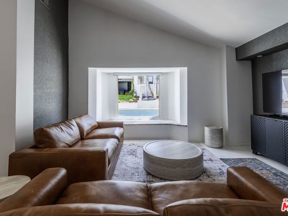 6710 S Garth Avenue, Los Angeles CA 90056