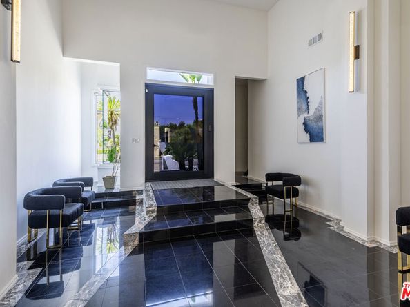 6710 S Garth Avenue, Los Angeles CA 90056