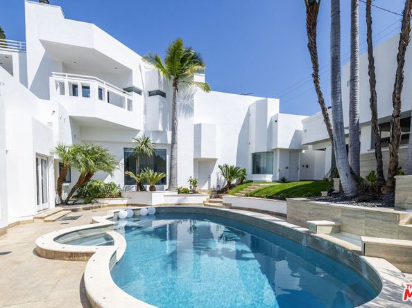 6710 S Garth Avenue, Los Angeles CA 90056