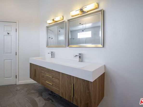 6710 S Garth Avenue, Los Angeles CA 90056