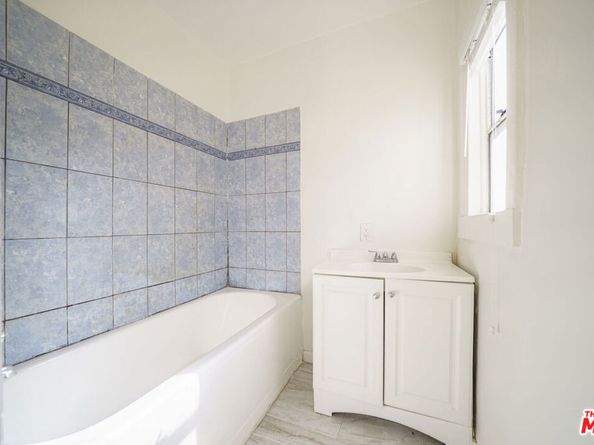431 E 41st Place, Los Angeles CA 90011