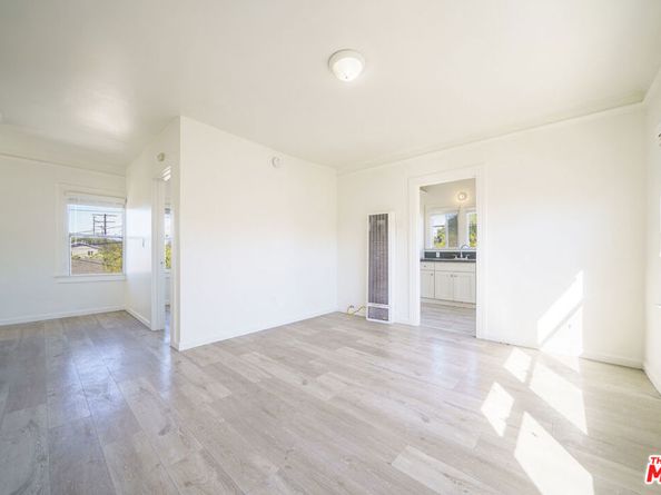 431 E 41st Place, Los Angeles CA 90011