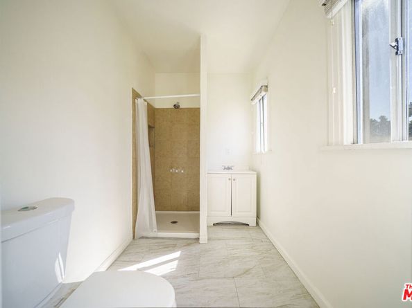 431 E 41st Place, Los Angeles CA 90011