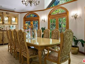 9415 Cherokee Lane, Beverly Hills CA 90210