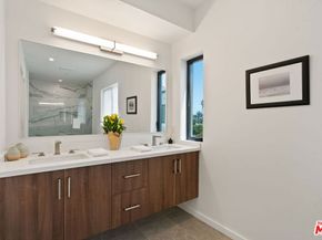 3811 S Verona Court, Los Angeles CA 90066