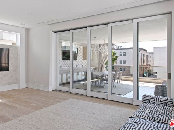 5904 Village Drive, Los Angeles CA 90094