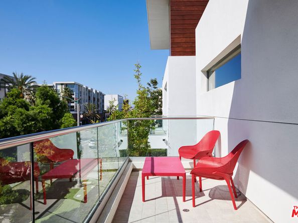 5904 Village Drive, Los Angeles CA 90094