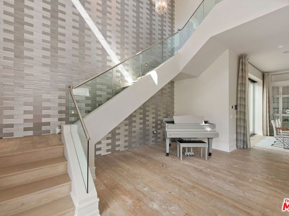 5904 Village Drive, Los Angeles CA 90094