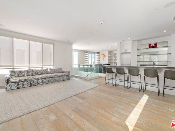 5904 Village Drive, Los Angeles CA 90094