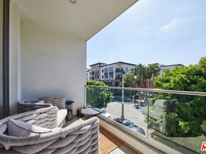 5904 Village Drive, Los Angeles CA 90094