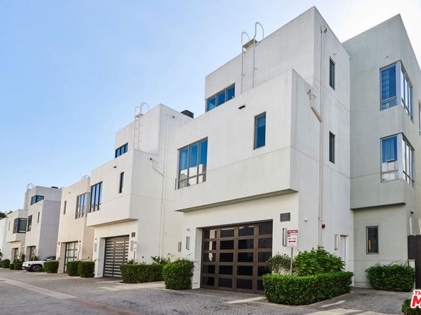 5904 Village Drive, Los Angeles CA 90094