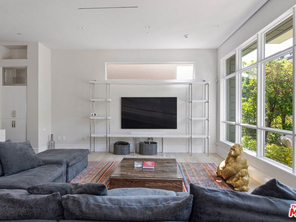 5904 Village Drive, Los Angeles CA 90094