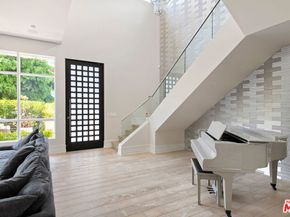 5904 Village Drive, Los Angeles CA 90094
