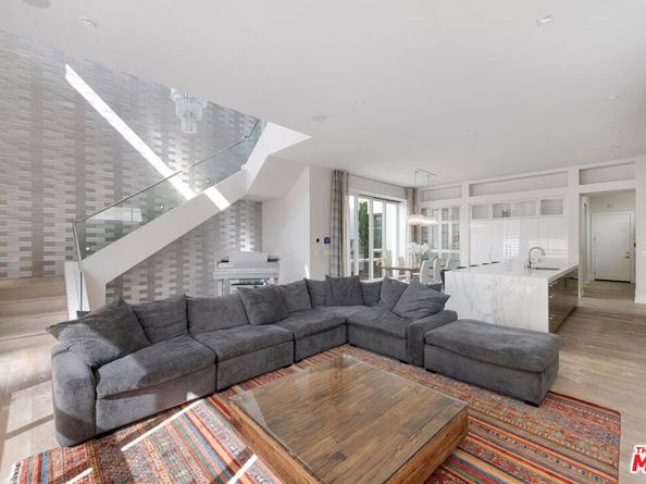 5904 Village Drive, Los Angeles CA 90094