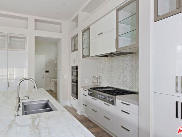 5904 Village Drive, Los Angeles CA 90094