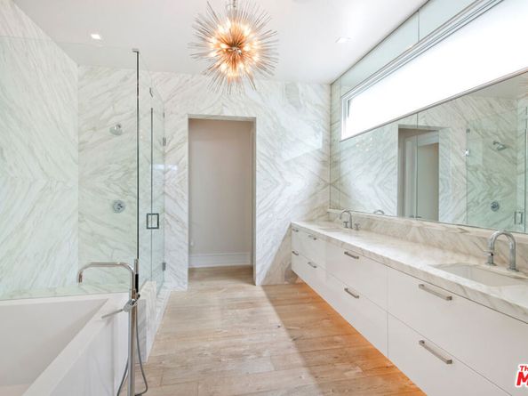 5904 Village Drive, Los Angeles CA 90094