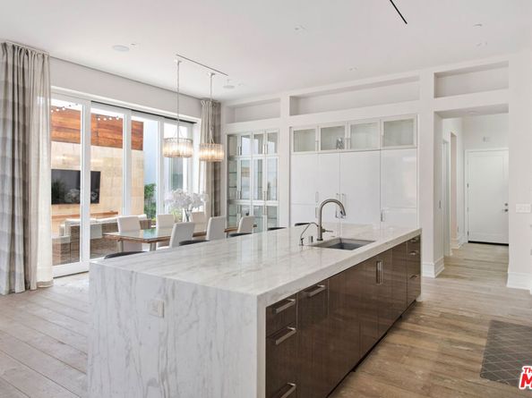 5904 Village Drive, Los Angeles CA 90094