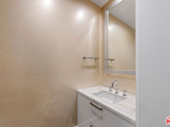 5904 Village Drive, Los Angeles CA 90094