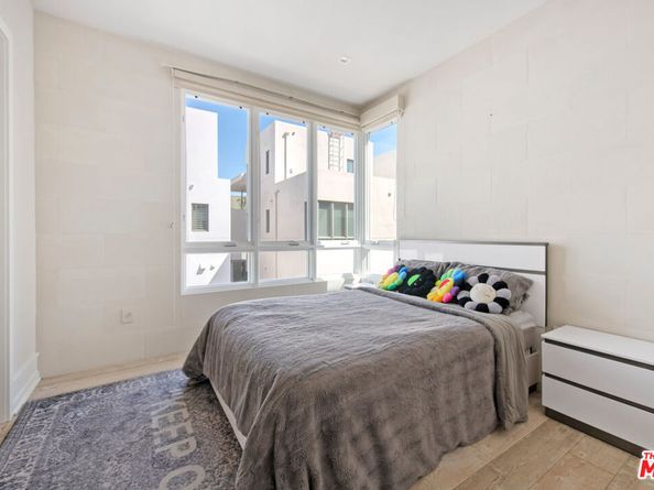 5904 Village Drive, Los Angeles CA 90094