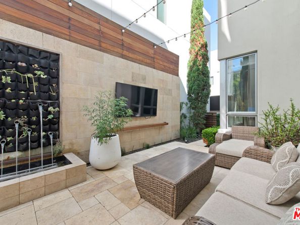 5904 Village Drive, Los Angeles CA 90094