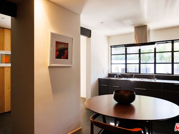 3860 Kingswood Road, Sherman Oaks CA 91403