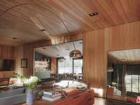 3860 Kingswood Road, Sherman Oaks CA 91403