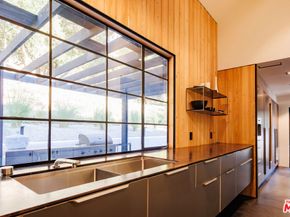 3860 Kingswood Road, Sherman Oaks CA 91403
