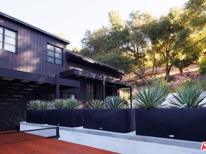 3860 Kingswood Road, Sherman Oaks CA 91403
