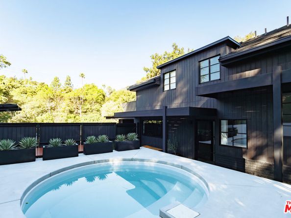 3860 Kingswood Road, Sherman Oaks CA 91403