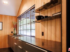 3860 Kingswood Road, Sherman Oaks CA 91403