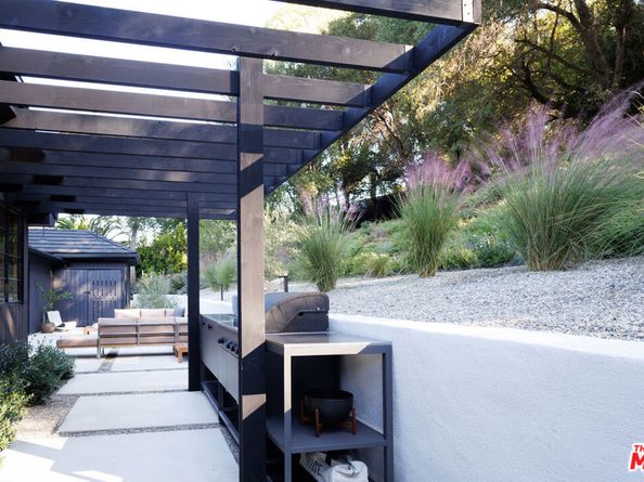 3860 Kingswood Road, Sherman Oaks CA 91403
