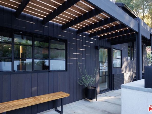 3860 Kingswood Road, Sherman Oaks CA 91403