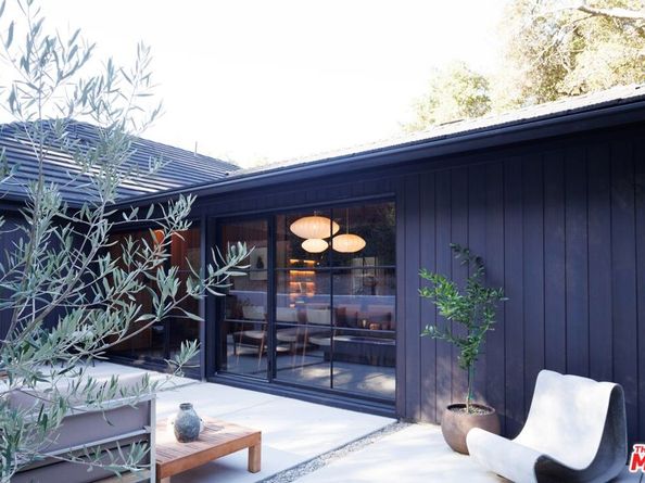 3860 Kingswood Road, Sherman Oaks CA 91403