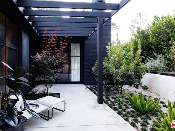 3860 Kingswood Road, Sherman Oaks CA 91403