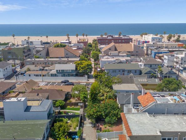 106 Paloma Avenue, Venice CA 90291