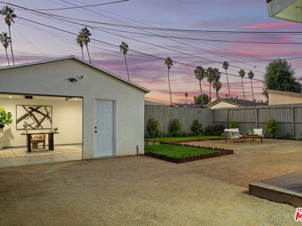 2209 West Boulevard, Los Angeles CA 90016