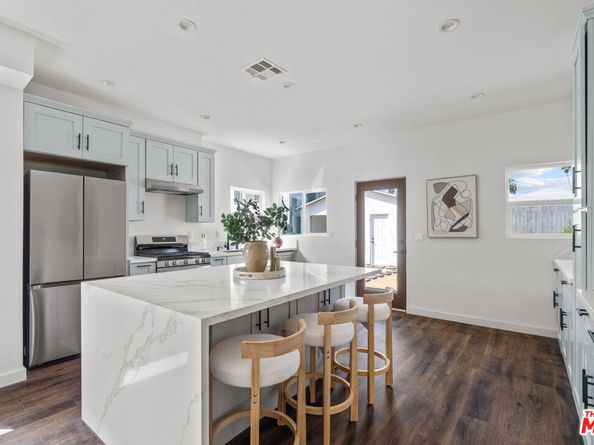 2209 West Boulevard, Los Angeles CA 90016