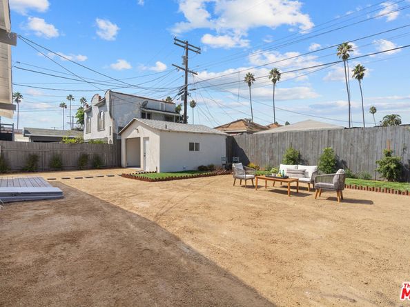 2209 West Boulevard, Los Angeles CA 90016