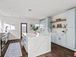 2209 West Boulevard, Los Angeles CA 90016