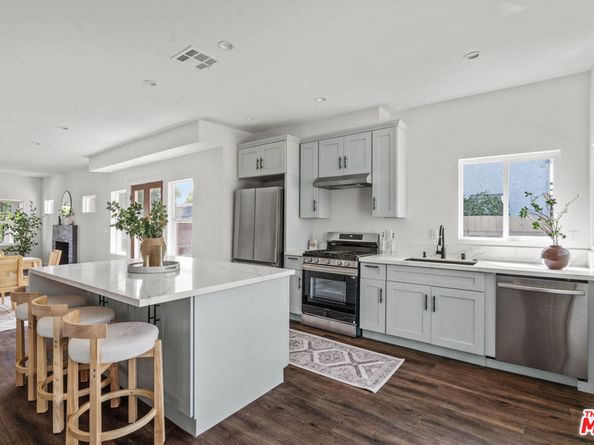 2209 West Boulevard, Los Angeles CA 90016