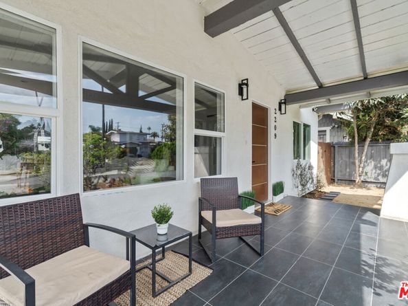 2209 West Boulevard, Los Angeles CA 90016