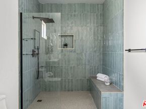 2209 West Boulevard, Los Angeles CA 90016