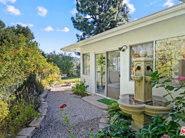 12004 Briarvale Lane, Studio City CA 91604