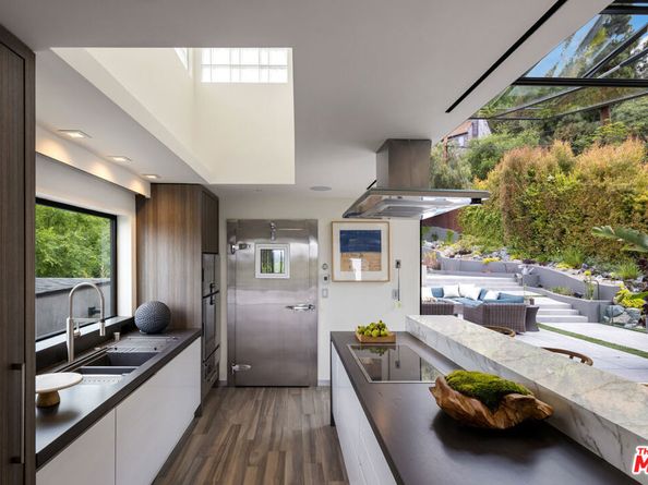 5751 Valley Oak Drive, Los Angeles CA 90068