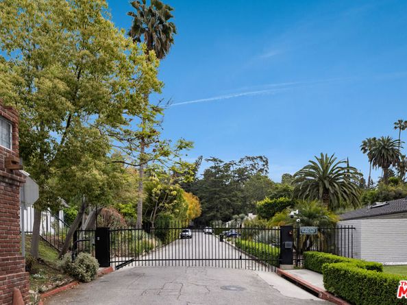 5751 Valley Oak Drive, Los Angeles CA 90068